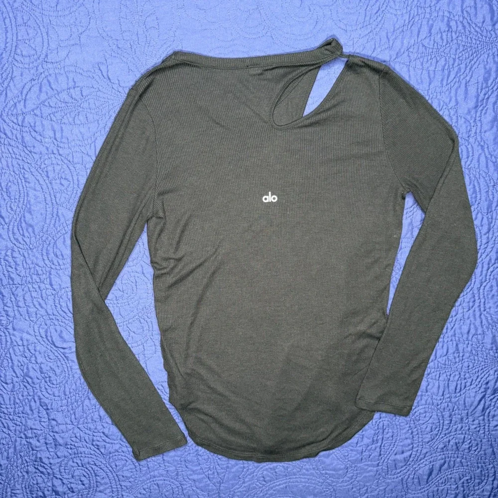 Alo Yoga Womens Ribbed Long Sleeve Cutout Top Black Activewear Athlesure Workout